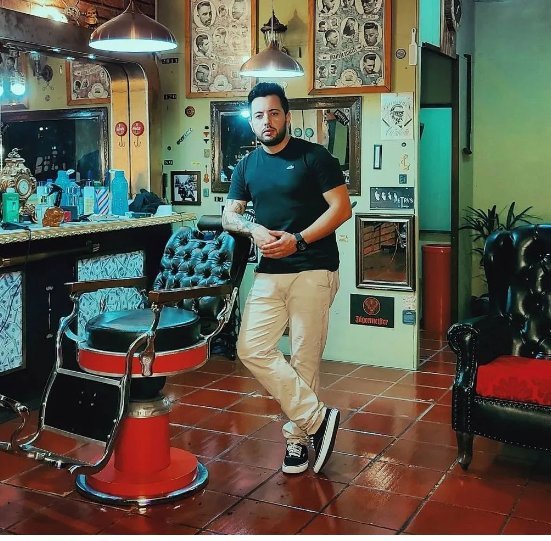 Jeff Barber na Galleon Barbershop
