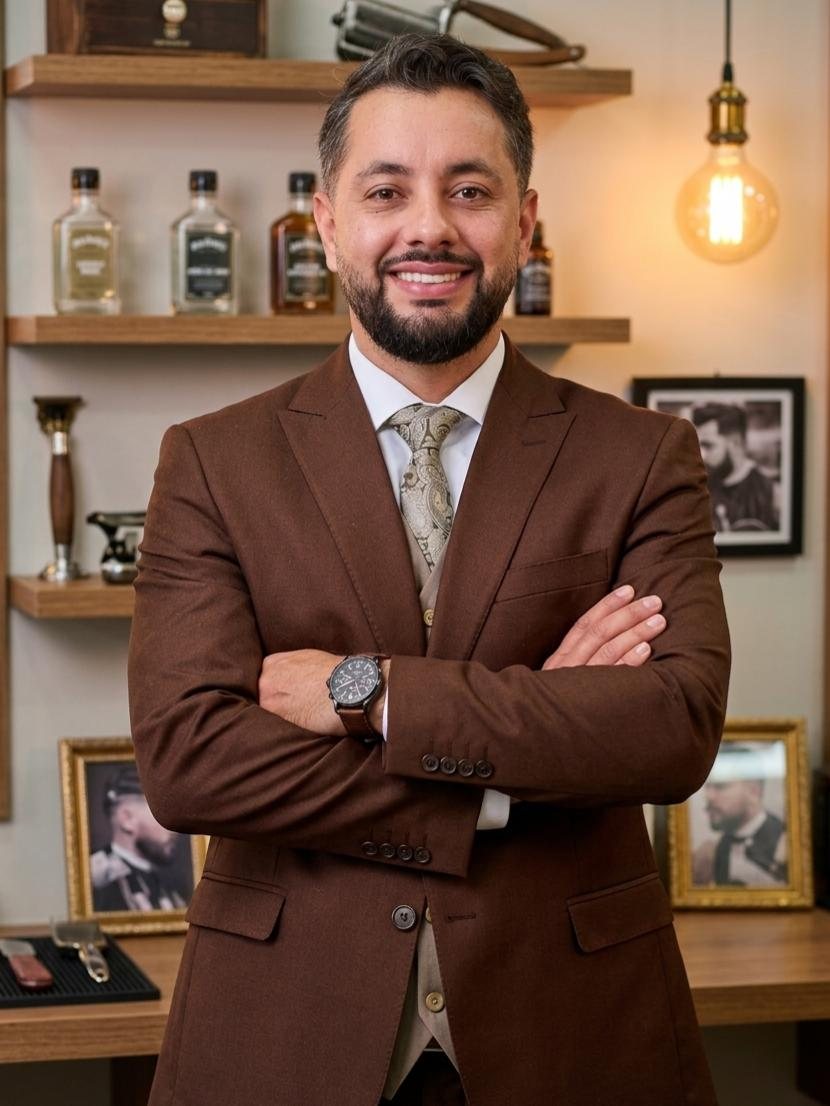 Jeff Barber, especialista em saúde capilar masculina da Galleon Barbershop